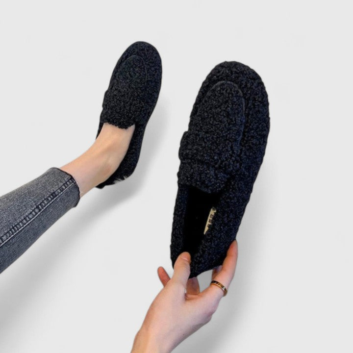 Solenne - Cálidas zapatillas de diseño elegante