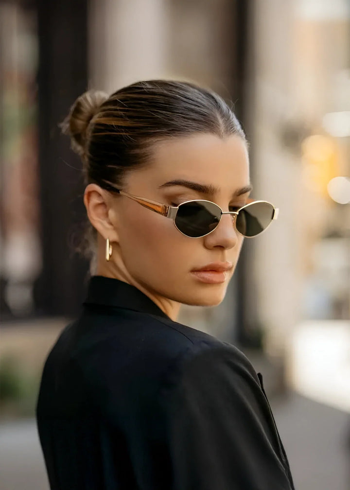 Eternal Elegance – Oval Sunglasses in Vintage Style