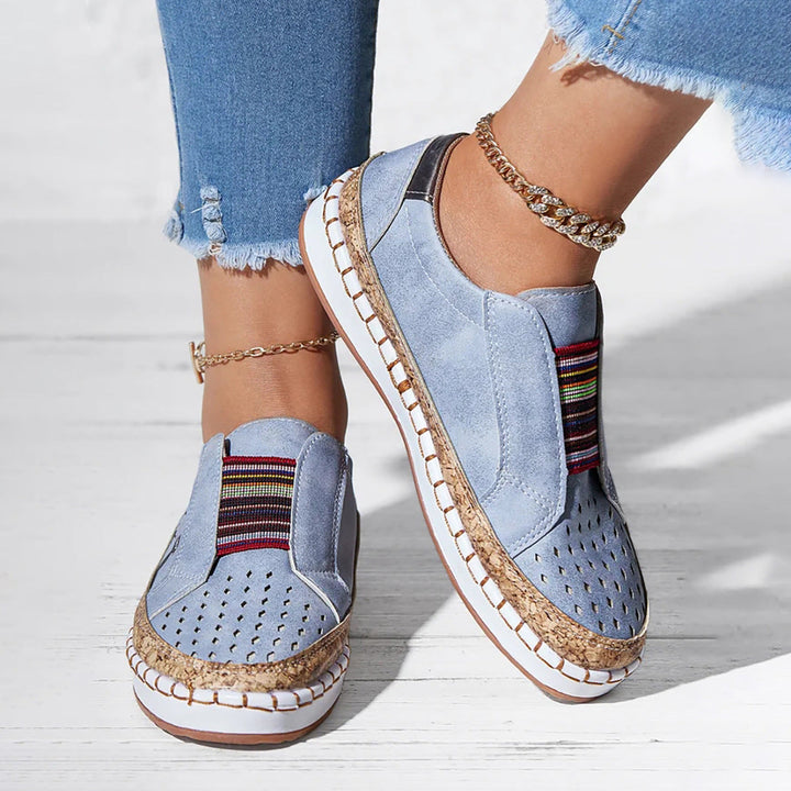 Helene – Casual Slippers with Cat Motif and Straw Sole