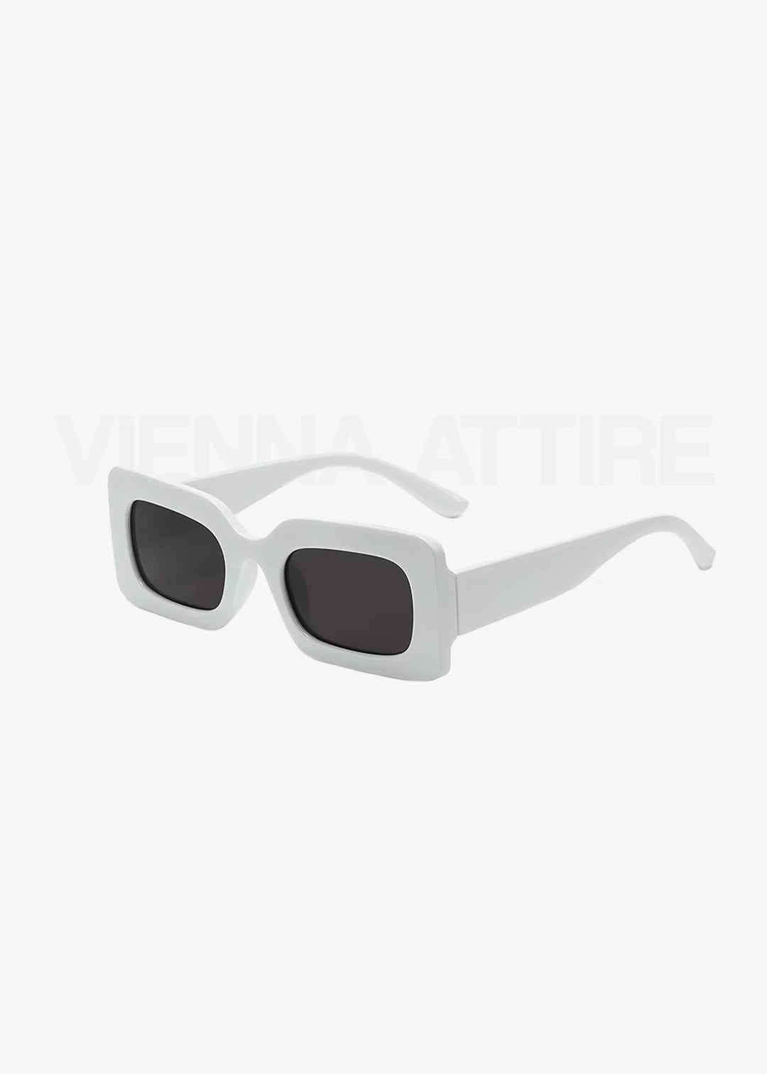 Lea Noir – Geometric Statement Sunglasses