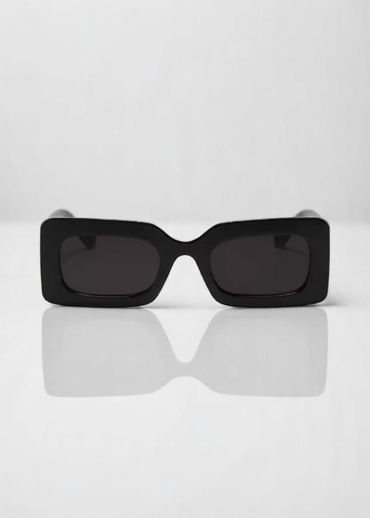 Lea Noir – Geometric Statement Sunglasses